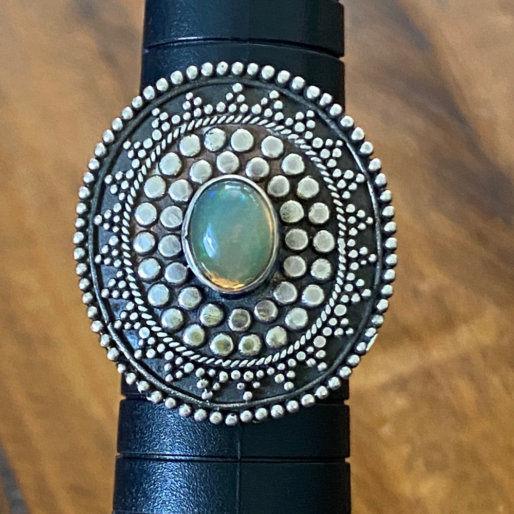 Prehnite 925 Sterling artisan ring. Size 9.5